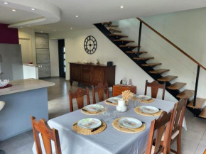 Maison terre et bord de mer